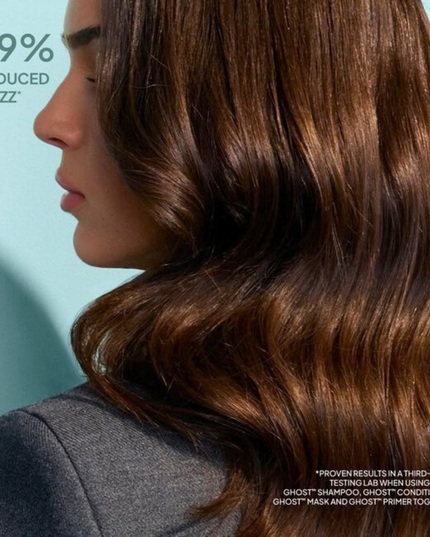 A moringa oil-infused shampoo that weightlessly cleanses fine and easily weighed-down hair. Formulated to smooth frizz and promote shine for all hair types.