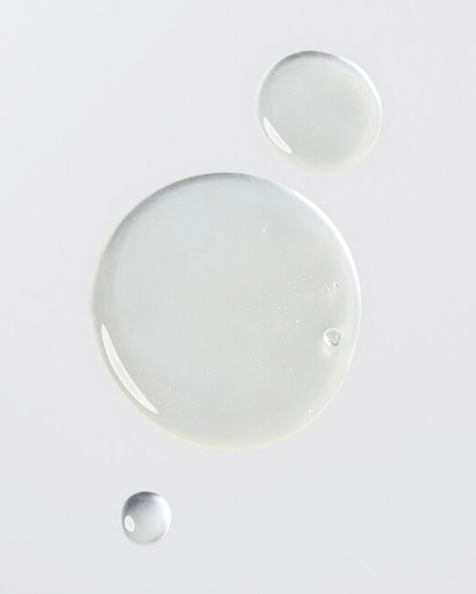 Now with a new and improved formula, Verb® Glossy Shampoo adds extra moisture and intense glossy shine to dry, dull and damaged hair. Powered by peach oil, squalane, rosehip oil and a shine-enhancing complex, this shampoo has slightly more foam-ability and leaves hair feeling extra hydrated with a glass-like shine.
