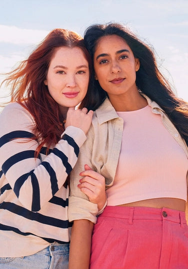 Verb Hydrate Oil is a rich styling oil that smooths strands, provides all-day moisture and protects hair from heat. Powered by argan oil, babassu oil, a moisture-locking ceramide and our heat-shielding technology, this oil is formulated to reduce frizz and add moisture to hair.