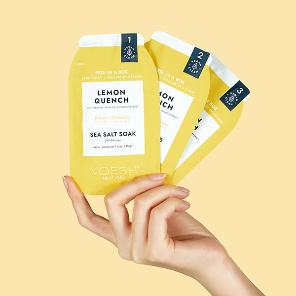 Meet the most skinvigorating 3-step, single-use pedicure kit. Squeeze the day with our lemon-scented Pedi in a Box. When life gives you lemons, you treat your clients to a refreshing pedicure treatment that gives dehydrated, dull skin a much-needed pick-me-up.