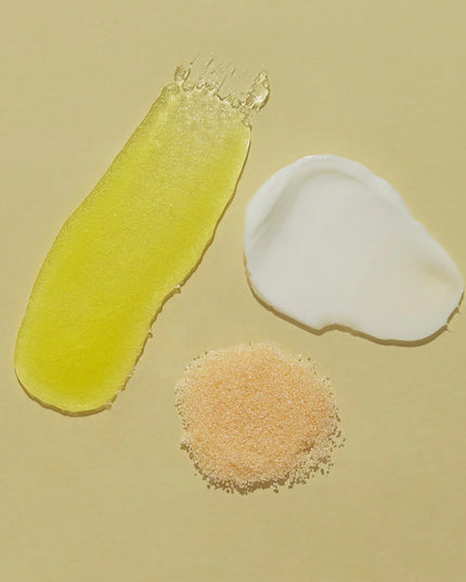 Meet the most skinvigorating 3-step, single-use pedicure kit. Squeeze the day with our lemon-scented Pedi in a Box. When life gives you lemons, you treat your clients to a refreshing pedicure treatment that gives dehydrated, dull skin a much-needed pick-me-up.