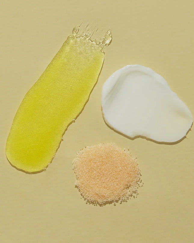 Meet the most skinvigorating 3-step, single-use pedicure kit. Squeeze the day with our lemon-scented Pedi in a Box. When life gives you lemons, you treat your clients to a refreshing pedicure treatment that gives dehydrated, dull skin a much-needed pick-me-up.