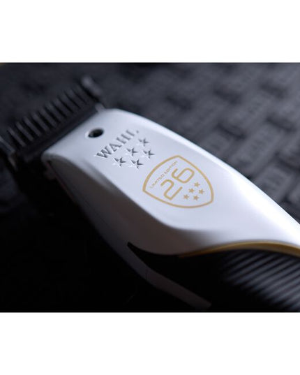 Go from bald to fade with an innovative adjustable balding blade. The Vapor™ combines a high-powered motor with the new F32 FADEOUT™ blade for rapid precision. Now in a Limited Edition design!