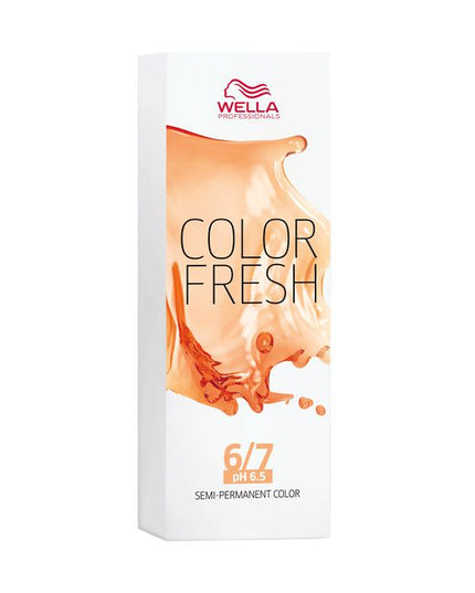 Color Fresh is an extremely versatile, gentle conditioning color enhancer with acidic pH. It is ideal for refreshing color in between services, for color correction and introducing new clients to color.