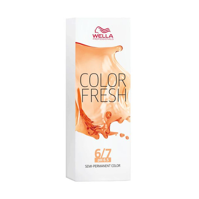 Color Fresh is an extremely versatile, gentle conditioning color enhancer with acidic pH. It is ideal for refreshing color in between services, for color correction and introducing new clients to color.