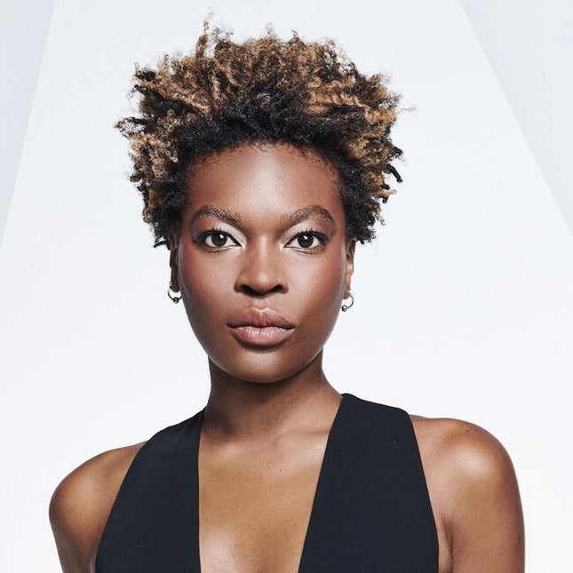 Wella Professionals introduces Blondor Base Breakers, specifically designed for an express base breaking service while gently depositing tone in up to 10 minutes. This allows you to lighten the natural hair up to 1 level while neutralizing unwanted warmth on both the natural hair and the pre-lightened areas. Aiding in blending the light and dark areas of the hair for a softer more natural and bright look and feel. All while being gentle.