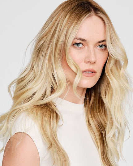 Recovery Liquid Layer is a professional leave-in pre-treatment that instantly repairs cuticles, detoxes and encapsulates metals, and balances porosity to create an even, clean canvas before any lightening or oxidative coloring service. Designed with Romeu Felipe, it improves shine and smoothness, and elevates every color service with a luxurious, healthier-hair finish.