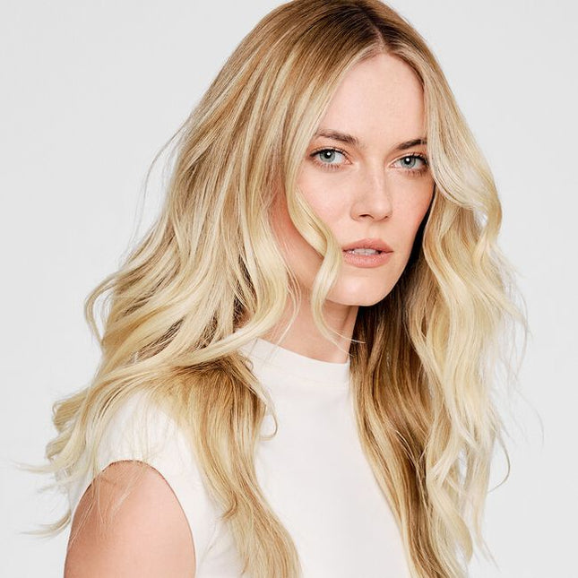 Recovery Liquid Layer is a professional leave-in pre-treatment that instantly repairs cuticles, detoxes and encapsulates metals, and balances porosity to create an even, clean canvas before any lightening or oxidative coloring service. Designed with Romeu Felipe, it improves shine and smoothness, and elevates every color service with a luxurious, healthier-hair finish.