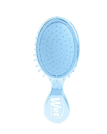 Wet Brush Festive Finish Mini Detangler Silver features a sleek metallic chrome finish and gently detangles wet or dry hair with less breakage. Its compact size makes it great for on-the-go use