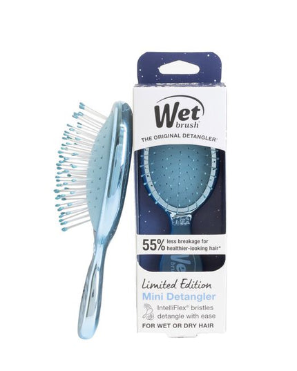 Wet Brush Festive Finish Mini Detangler Silver features a sleek metallic chrome finish and gently detangles wet or dry hair with less breakage. Its compact size makes it great for on-the-go use