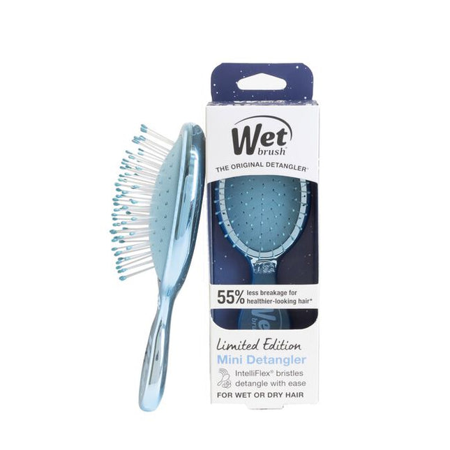 Wet Brush Festive Finish Mini Detangler Silver features a sleek metallic chrome finish and gently detangles wet or dry hair with less breakage. Its compact size makes it great for on-the-go use
