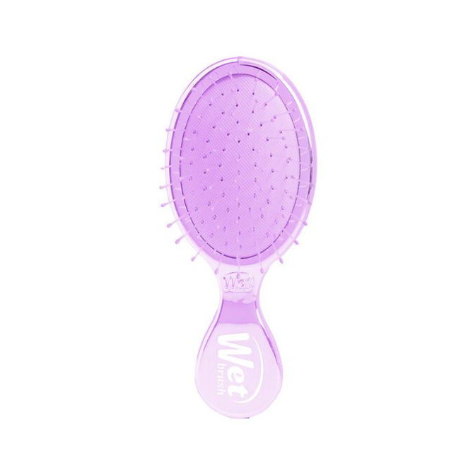 Wet Brush Festive Finish Mini Detangler Silver features a sleek metallic chrome finish and gently detangles wet or dry hair with less breakage. Its compact size makes it great for on-the-go use
