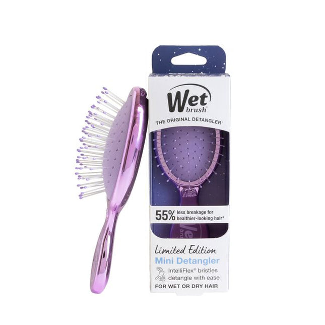 Wet Brush Festive Finish Mini Detangler Silver features a sleek metallic chrome finish and gently detangles wet or dry hair with less breakage. Its compact size makes it great for on-the-go use