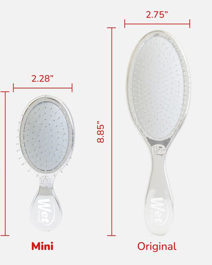 Wet Brush Festive Finish Mini Detangler Silver features a sleek metallic chrome finish and gently detangles wet or dry hair with less breakage. Its compact size makes it great for on-the-go use
