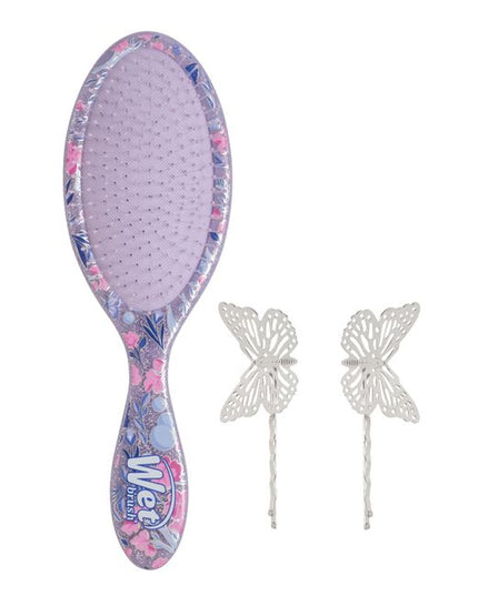 Discover the magic within each Wet Brush Detangle and Style Kit. Perfect for creating your daily looks, from detangling to styling with less pain, effort and breakage. These must haves keep styles in place.