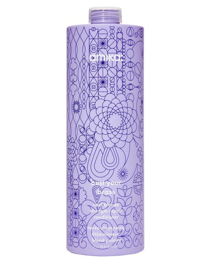 An ultra-violet conditioner that strengthens and hydrate dry and damaged strands while toning yellow, brassy hues, resulting in 55% less breakage* and 2.2x stronger strands* that are soft, bright, and more manageable. This purple conditioner is infused with bond fortifying technology, quinoa protein, plant butters, and ultra-violet pigments to strengthen damaged hair while helping to prevent future breakage.