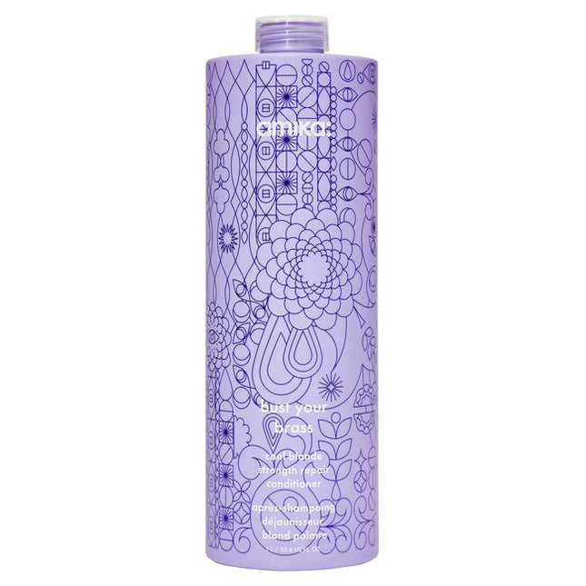 An ultra-violet conditioner that strengthens and hydrate dry and damaged strands while toning yellow, brassy hues, resulting in 55% less breakage* and 2.2x stronger strands* that are soft, bright, and more manageable. This purple conditioner is infused with bond fortifying technology, quinoa protein, plant butters, and ultra-violet pigments to strengthen damaged hair while helping to prevent future breakage.