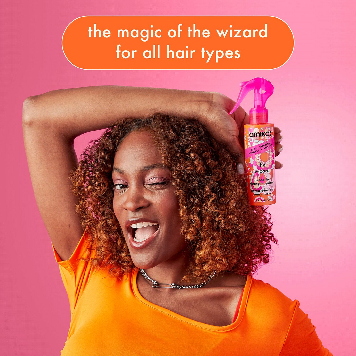 Despite the fact that silicones give hair shine and moisture retention, amika is aware that not everyone uses them on their hair. Regardless of whether you like silicones or not, you have the power of the wizard! This multipurpose, light hair priming spray has several advantages and makes hair lustrous and velvety smooth.