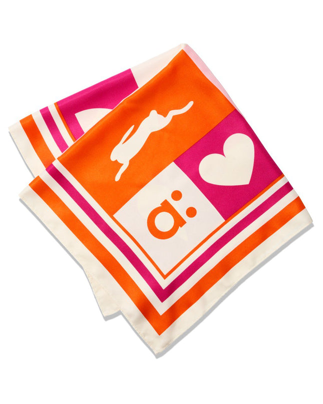 A distinctive pattern and can be used in various ways, such as in the hair or tied to a bag.