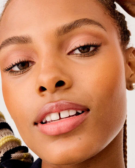 We all know that caterpillar to butterfly was the OG glow-up. Now Butterfly is here to give you an instant glow-up and straight-up glow of your own. This creamy, weightless golden-orange blush boasts a shimmery airbrushed effect that stays on without clogging your pores. And, It’s sweatproof, smudge-proof, humidity-proof. With freshwater pearl and synthetic sapphire in its silky-soft powder, it reflects light so you can glow wherever you go. Nothing left to do but spread your wings and fly.