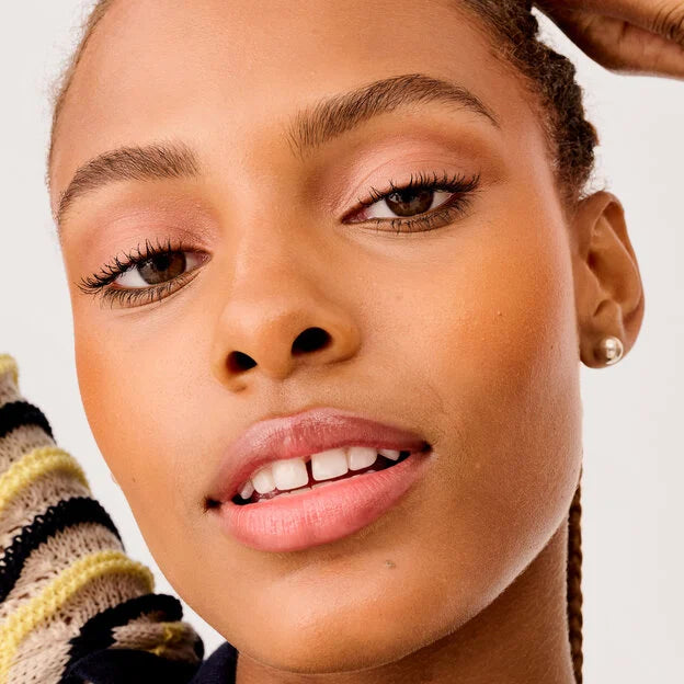 We all know that caterpillar to butterfly was the OG glow-up. Now Butterfly is here to give you an instant glow-up and straight-up glow of your own. This creamy, weightless golden-orange blush boasts a shimmery airbrushed effect that stays on without clogging your pores. And, It’s sweatproof, smudge-proof, humidity-proof. With freshwater pearl and synthetic sapphire in its silky-soft powder, it reflects light so you can glow wherever you go. Nothing left to do but spread your wings and fly.