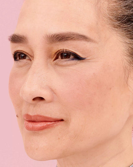 Easy-to-use, volumizing brow pencil that combines fibers AND powder, which adhere to skin hairs to volumize, fill define brows.