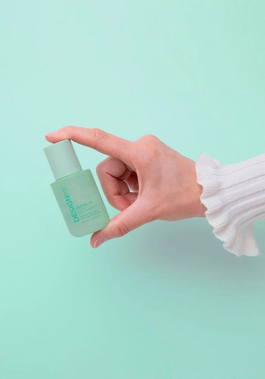 GLOSS.ME is a unique formula of oils and proteins, rich in essential fatty acids and vitamins A, C and E that make your hair stronger, fuller and healthier. Our (not so) secret ingredient? Just the right amount of cannabis sativa seed oil added into the perfect blend.