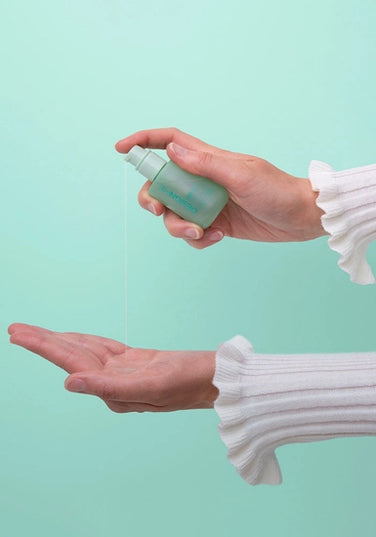 GLOSS.ME is a unique formula of oils and proteins, rich in essential fatty acids and vitamins A, C and E that make your hair stronger, fuller and healthier. Our (not so) secret ingredient? Just the right amount of cannabis sativa seed oil added into the perfect blend.