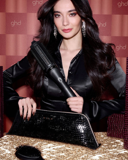 Gift easy and smooth blow dries at home this holiday season with the ghd Duet Blowdry. The revolutionary 2-in-1 hot air brush dries and styles simultaneously, delivering 50% more shine.