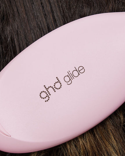 Perfect for second day hair, ceramic technology with ionizer heats the brush to the optimum styling temperature of 365°F for healthier looking hair.