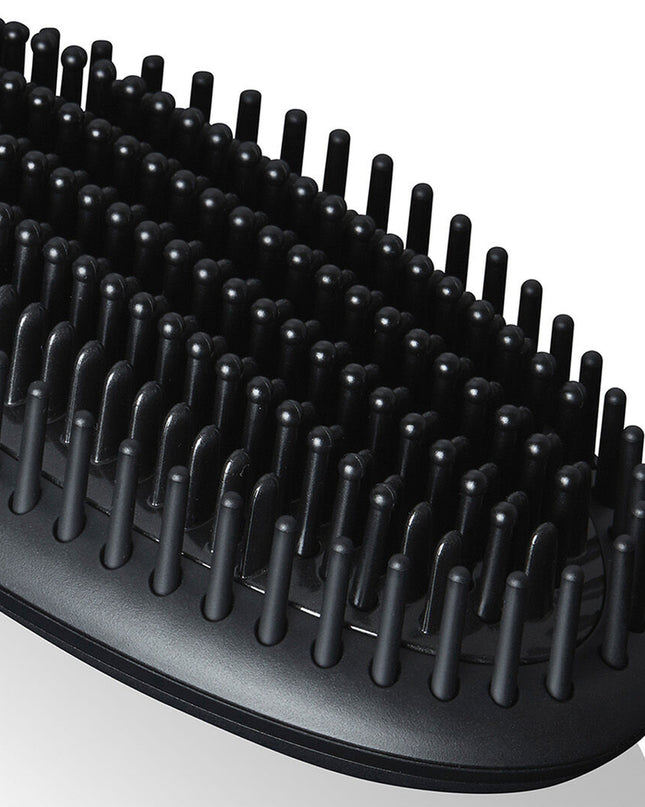 Perfect for second day hair, ceramic technology with ionizer heats the brush to the optimum styling temperature of 365°F for healthier looking hair.