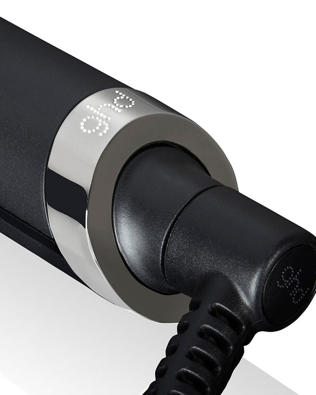 Perfect for second day hair, ceramic technology with ionizer heats the brush to the optimum styling temperature of 365°F for healthier looking hair.