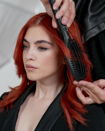 Perfect for second day hair, ceramic technology with ionizer heats the brush to the optimum styling temperature of 365°F for healthier looking hair.