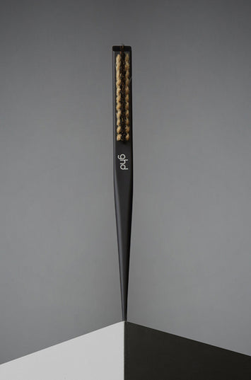 Meet the brush you never knew you needed. Achieve salon-worthy results with the ghd narrow dressing brush, a must-have tool for creating up-dos, perfecting ponytails, and adding instant volume to any style. It's no wonder why this versatile brush is a favorite of session stylists.
