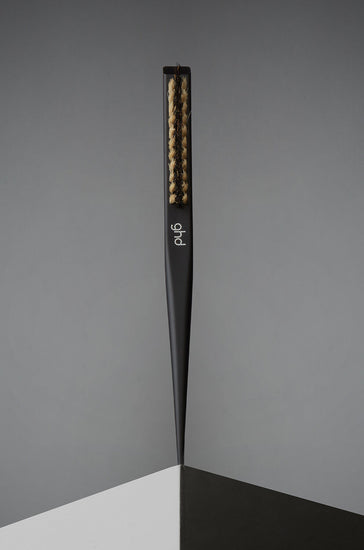 Meet the brush you never knew you needed. Achieve salon-worthy results with the ghd narrow dressing brush, a must-have tool for creating up-dos, perfecting ponytails, and adding instant volume to any style. It's no wonder why this versatile brush is a favorite of session stylists.