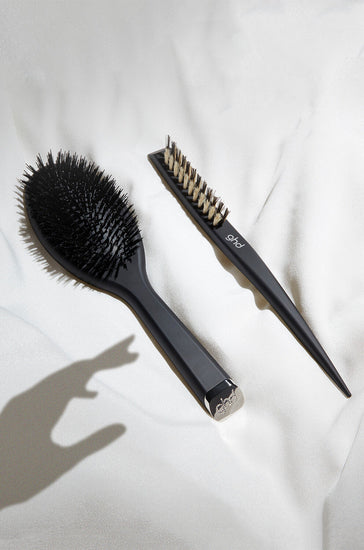 Meet the brush you never knew you needed. Achieve salon-worthy results with the ghd narrow dressing brush, a must-have tool for creating up-dos, perfecting ponytails, and adding instant volume to any style. It's no wonder why this versatile brush is a favorite of session stylists.