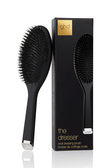 Perfect your signature style with the ghd oval dressing brush, a professional quality brush designed to create a luxurious dressed-out finish to any look.