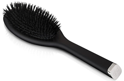 Perfect your signature style with the ghd oval dressing brush, a professional quality brush designed to create a luxurious dressed-out finish to any look.