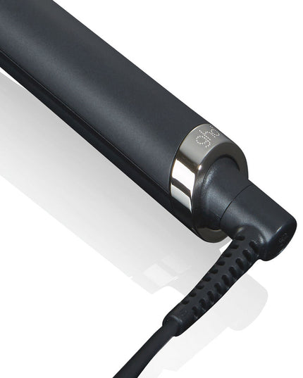 A smart hot brush for quick and effortless, 3D volume that creates body from root to tip.* Preset to the optimum styling temperature of 365°F.