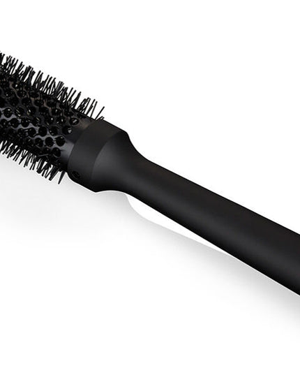 Who said you couldn't have the blowout of your dreams at home? Get the salon-look with the ghd ceramic vented radial brush. The small barrel of the size 1 ceramic vented radial brush is perfect for creating root lift in shorter styles and blow-drying bangs or shorter layers. This ceramic-barreled brush retains its heat to allow for a faster blow-dry. 