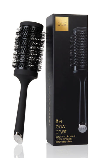 Who said you couldn't have the blowout of your dreams at home? Get the salon-look with the ghd ceramic vented radial brush. The size 4’s maxi barrel is best for long and extra long hair, or creating lots of volume in mid-length styles. 
