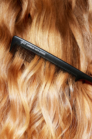 Unlock the power of the ghd tail comb. This fine-tooth tool can help you master styles, control stray hairs and make backcombing a breeze.The fine toothed design and anti-static properties make this comb perfect for intricate styling.