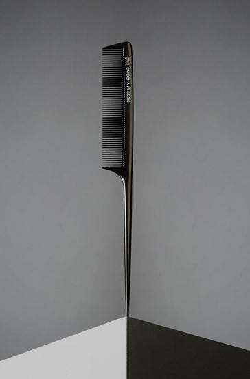 Unlock the power of the ghd tail comb. This fine-tooth tool can help you master styles, control stray hairs and make backcombing a breeze.The fine toothed design and anti-static properties make this comb perfect for intricate styling.