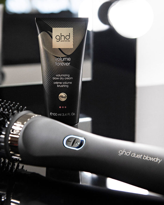 Amplify your assets with NEW ghd volume forever – a lightweight and conditioning blow dry cream to maximise the volume of your next blow dry for 24H long-lasting results.