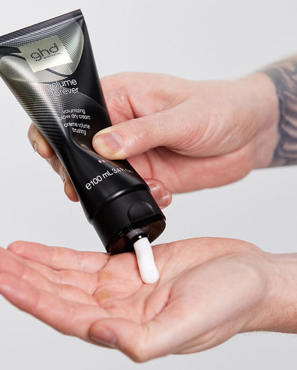 Amplify your assets with NEW ghd volume forever – a lightweight and conditioning blow dry cream to maximise the volume of your next blow dry for 24H long-lasting results.