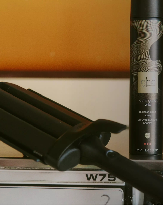 Your new go-to hair waver tool to achieve long-lasting loose beach waves that turn heads, ghd Wave is your secret weapon for good hair days every day.