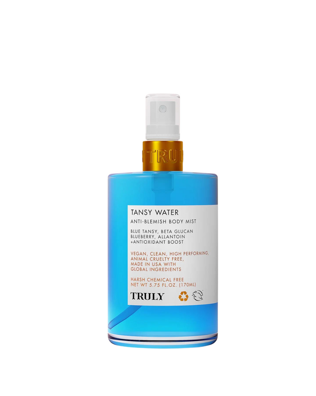 A quick fix spritz for all things body acne. A blend of blue tansy, blueberry, and salicylic acid assist the body in fighting inflammation while promoting a nourished, brightened, and even complexion.